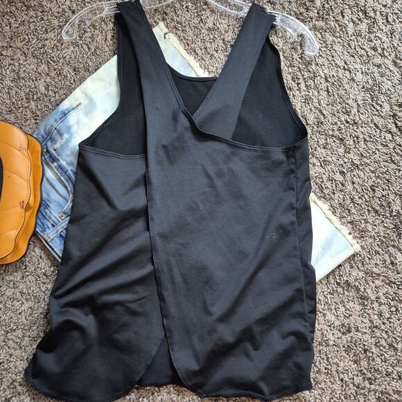 🎁$ 6 Bundled 🎁Black Sleeveless Open Back Criss Cross Active Yoga Top Sz L - Picture 4 of 5